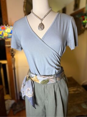 Outfit: Mangopop Bodysuit with Vintage linen pants i. Olive Sage and necklace